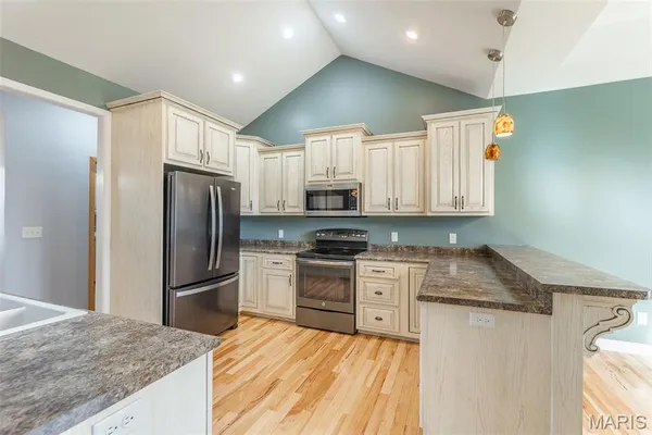 $379,900 | 6200 Pinecrest Drive, Poplar Bluff, MO 63901