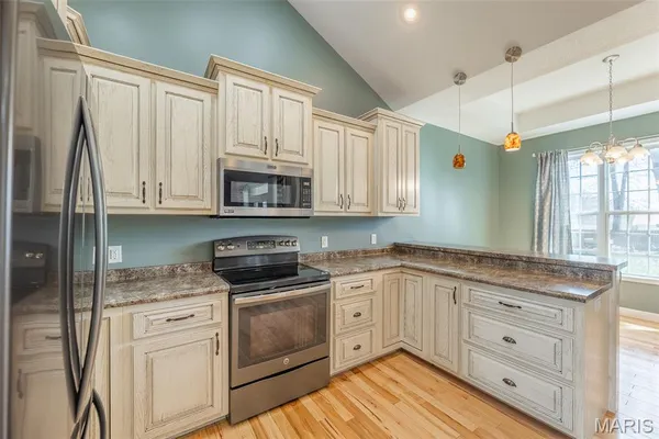 $379,900 | 6200 Pinecrest Drive, Poplar Bluff, MO 63901