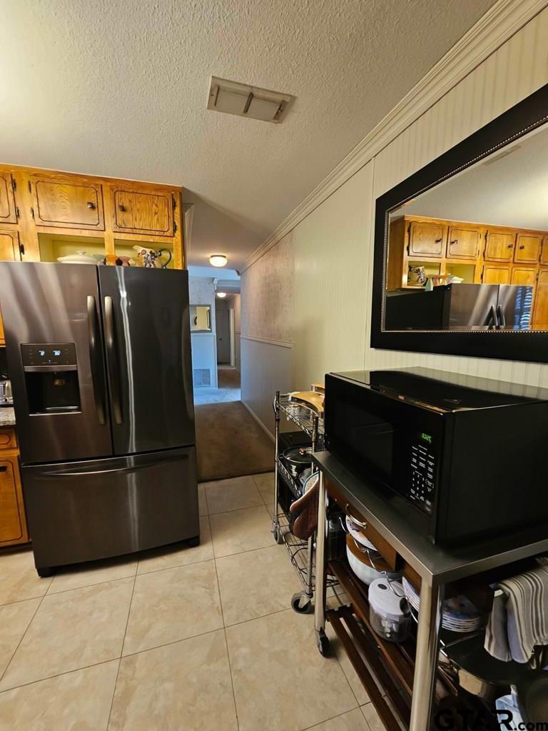 517 An County Road Palestine, TX 75801 - Photo 26 of 41 a living room with furniture a flat screen tv and stainless steel appliances