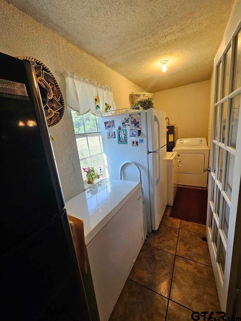 517 An County Road Palestine, TX 75801 - Photo 6 of 41 a utility room with dryer and washer