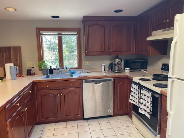 $2,800 | 576 Marrett Road, Unit 2, Lexington, MA 02421