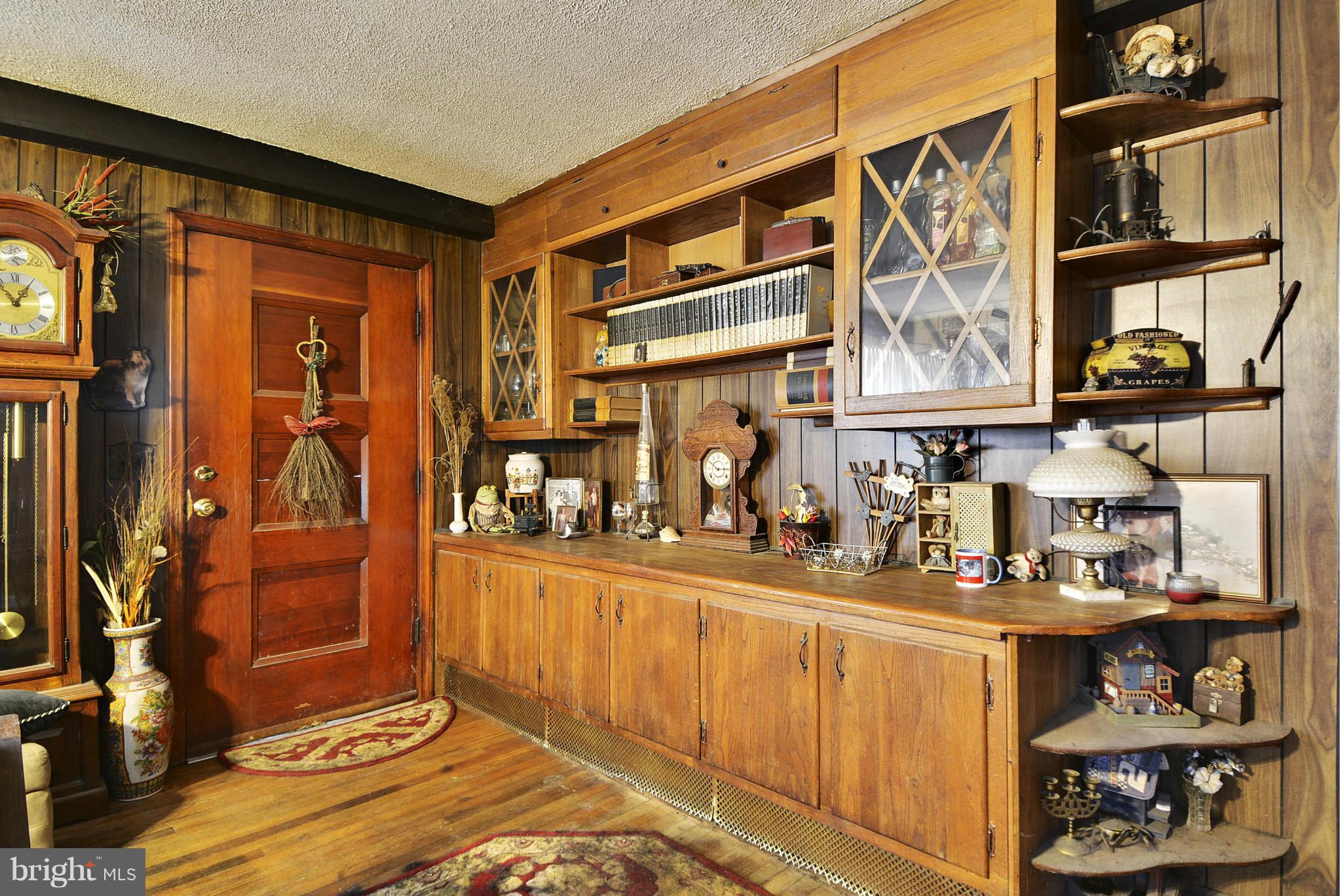 7954 Holly Road Pasadena, MD 21122 - Photo 4 of 20 Interior (General)