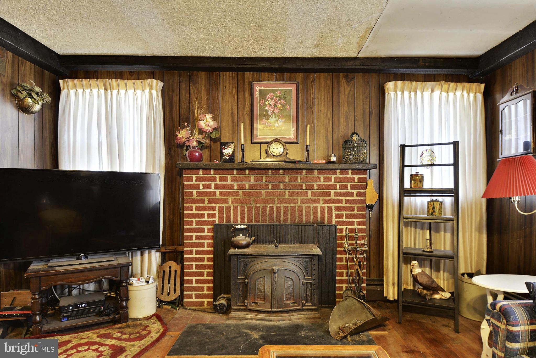 7954 Holly Road Pasadena, MD 21122 - Photo 8 of 20 Family Room