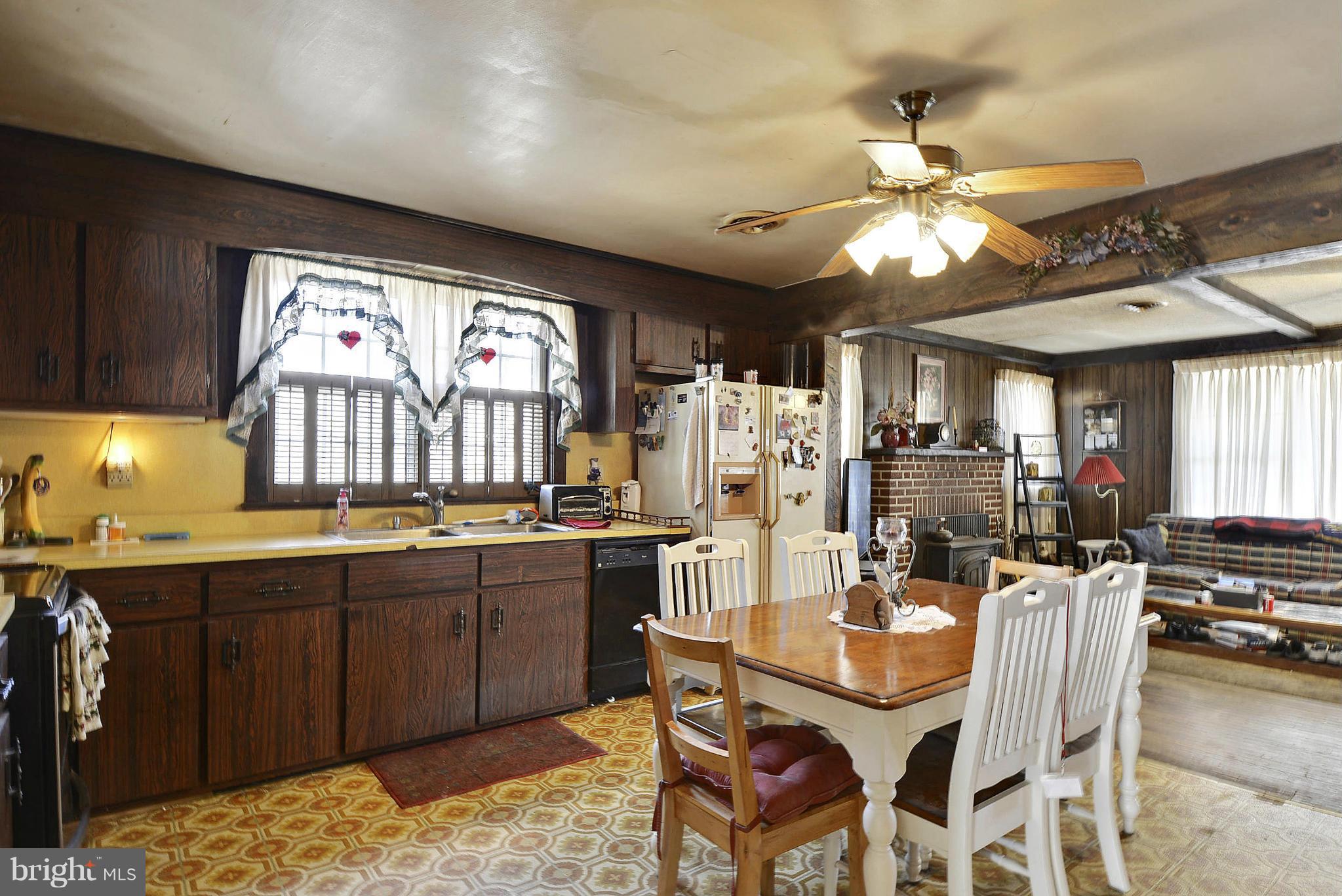 7954 Holly Road Pasadena, MD 21122 - Photo 10 of 20 Kitchen