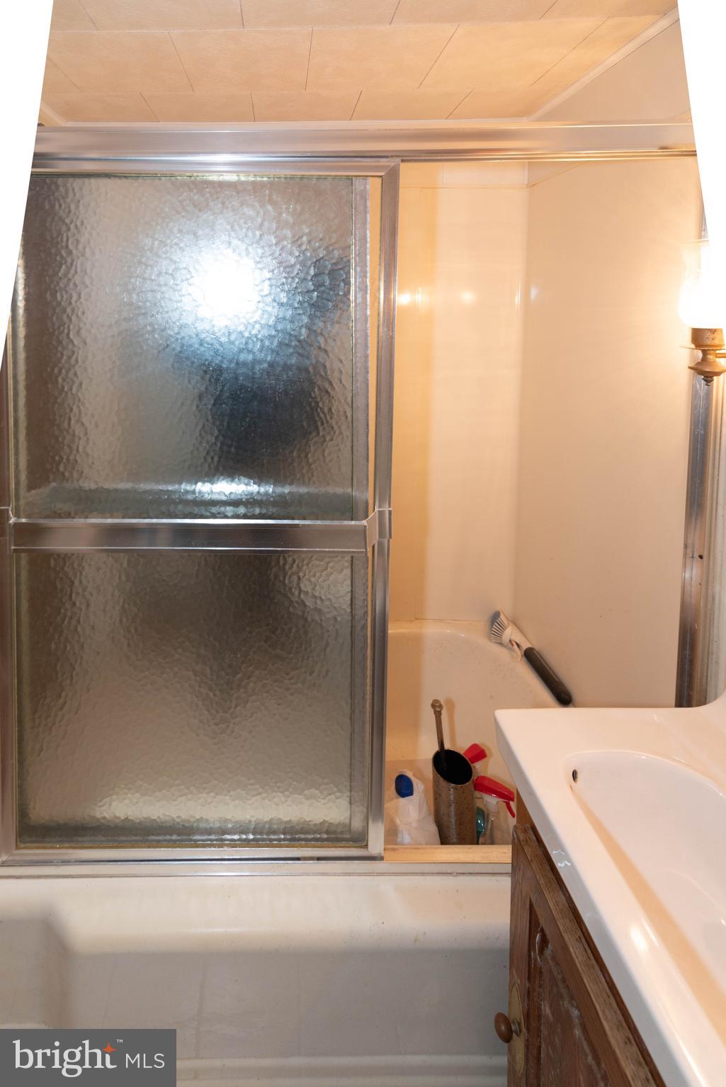 3040 Federal Street Baltimore, MD 21213 - Photo 30 of 38 a bathroom with a bathtub and shower