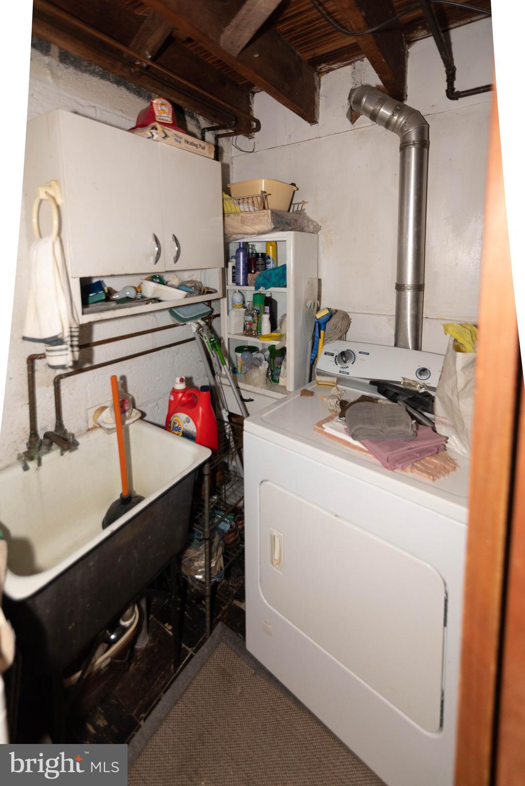 3040 Federal Street Baltimore, MD 21213 - Photo 32 of 38 a storage room with washer and dryer