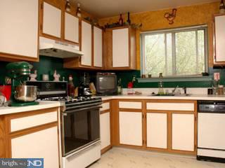 2 Devonshire Court Ewing, NJ 08628 - Photo 4 of 6