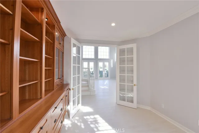 a view of empty room with windows