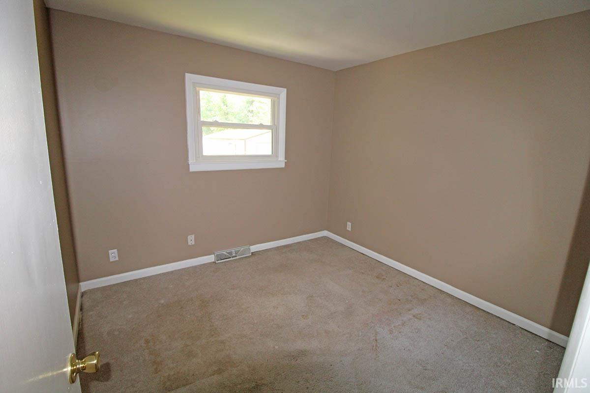 4610 Kuebler Road Evansville, IN 47720 - Photo 14 of 30