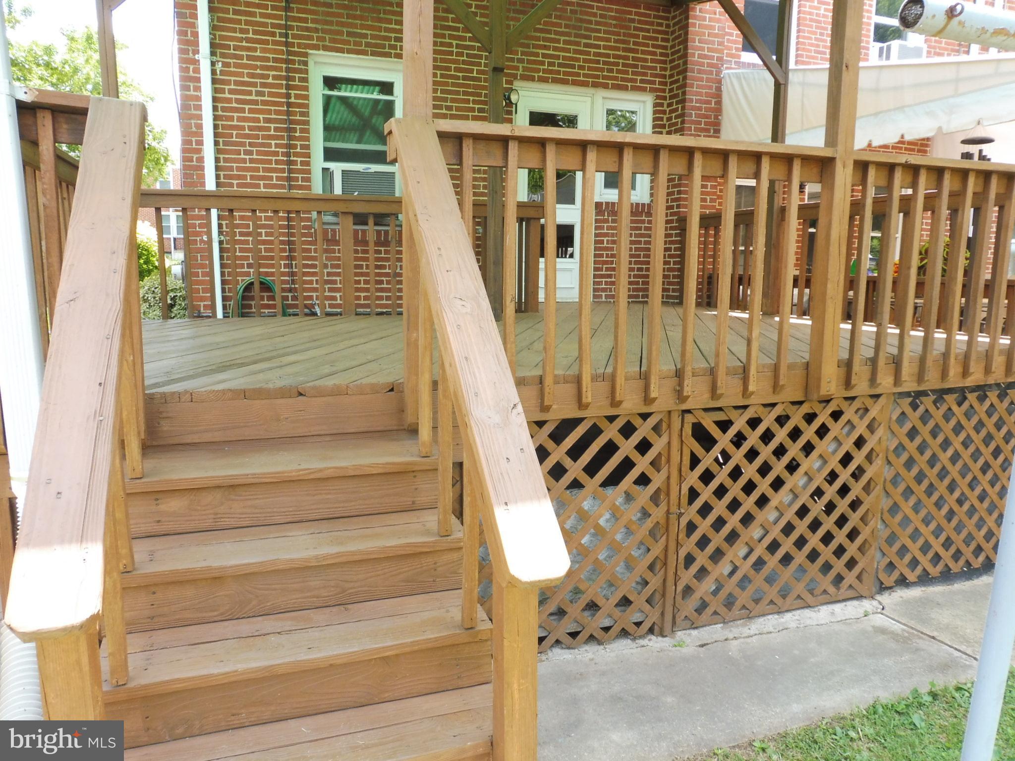 3648 Clarenell Road Baltimore, MD 21229 - Photo 23 of 25 Deck stairway to yard