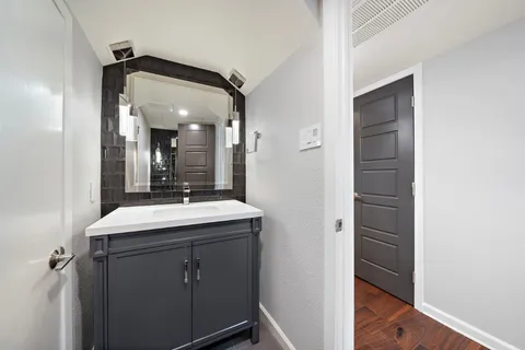 $465,000 | 8954 Chatsworth Drive, Houston, TX 77024