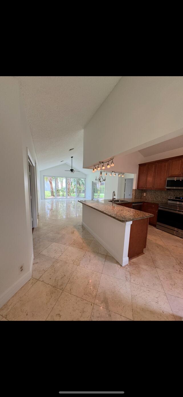 10180 Camelback Lane Boca Raton, FL 33498 - Photo 12 of 20 IMG_9241 (1)