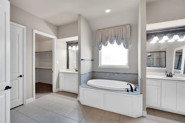 $499,999 | 7202 Lone Star Way, Midlothian, TX 76065