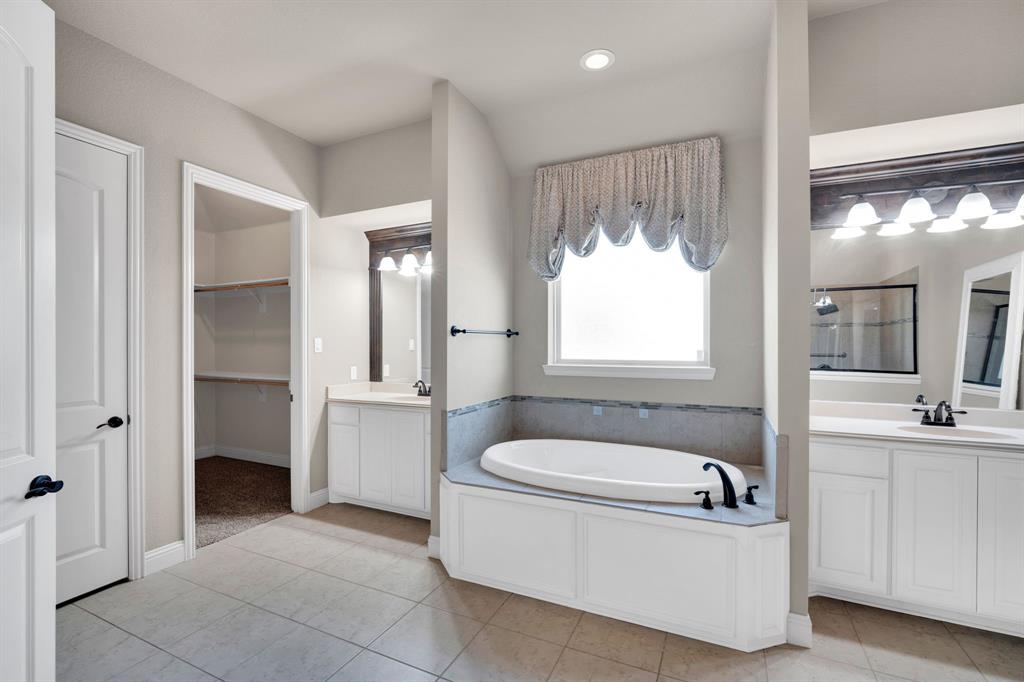 7202 Lone Star Way Midlothian, TX 76065 - Photo 13 of 27