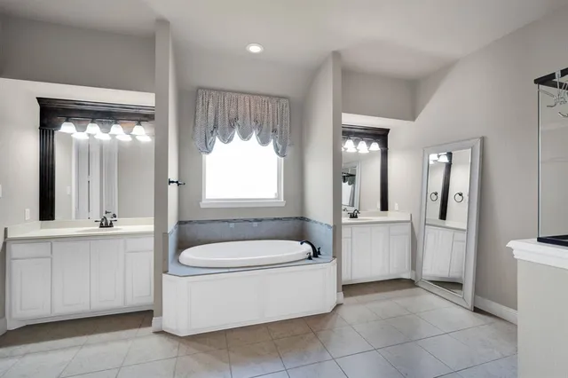 $499,999 | 7202 Lone Star Way, Midlothian, TX 76065