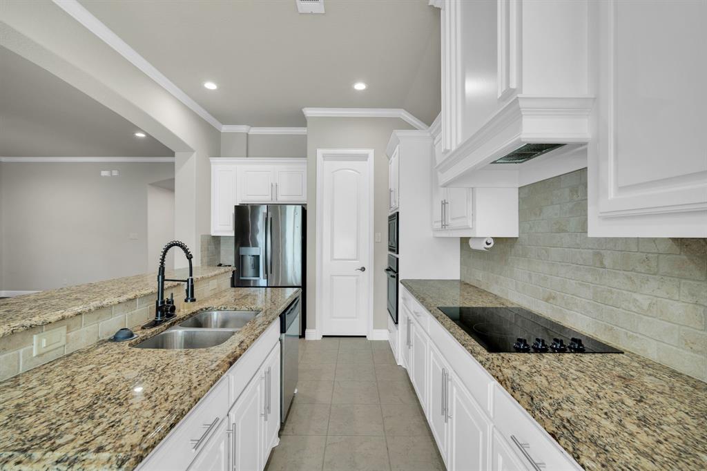 7202 Lone Star Way Midlothian, TX 76065 - Photo 9 of 27