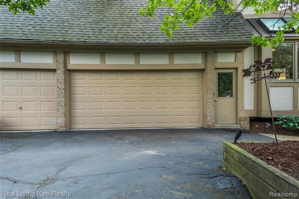 6368 Peach Tree Court Rochester Hills, MI 48306 - Photo 5 of 54