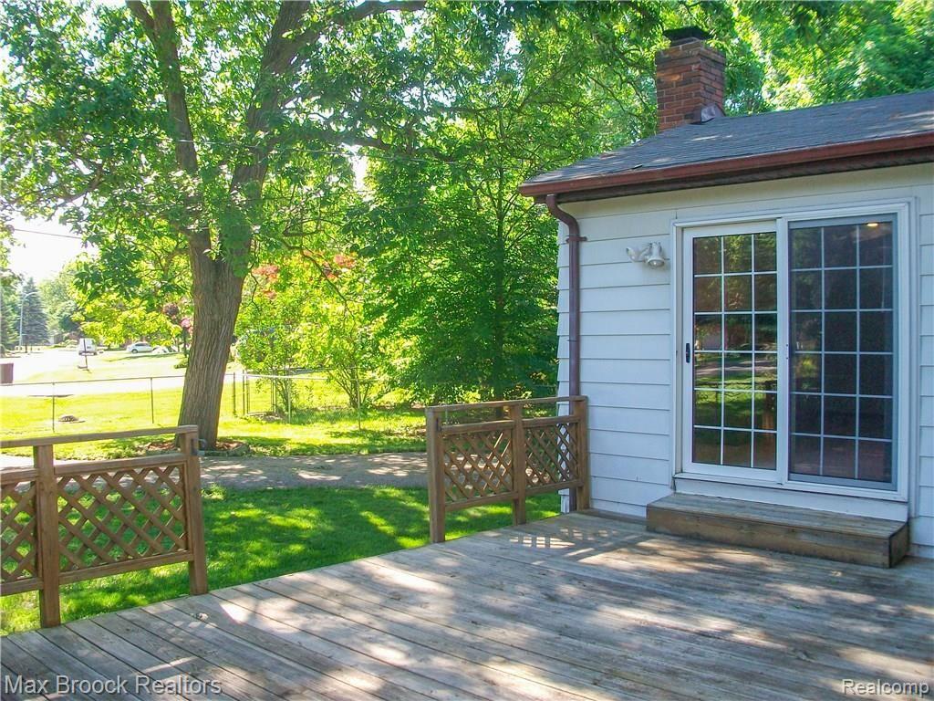 1730 Inverness Street Keego Harbor, MI 48320 - Photo 6 of 19