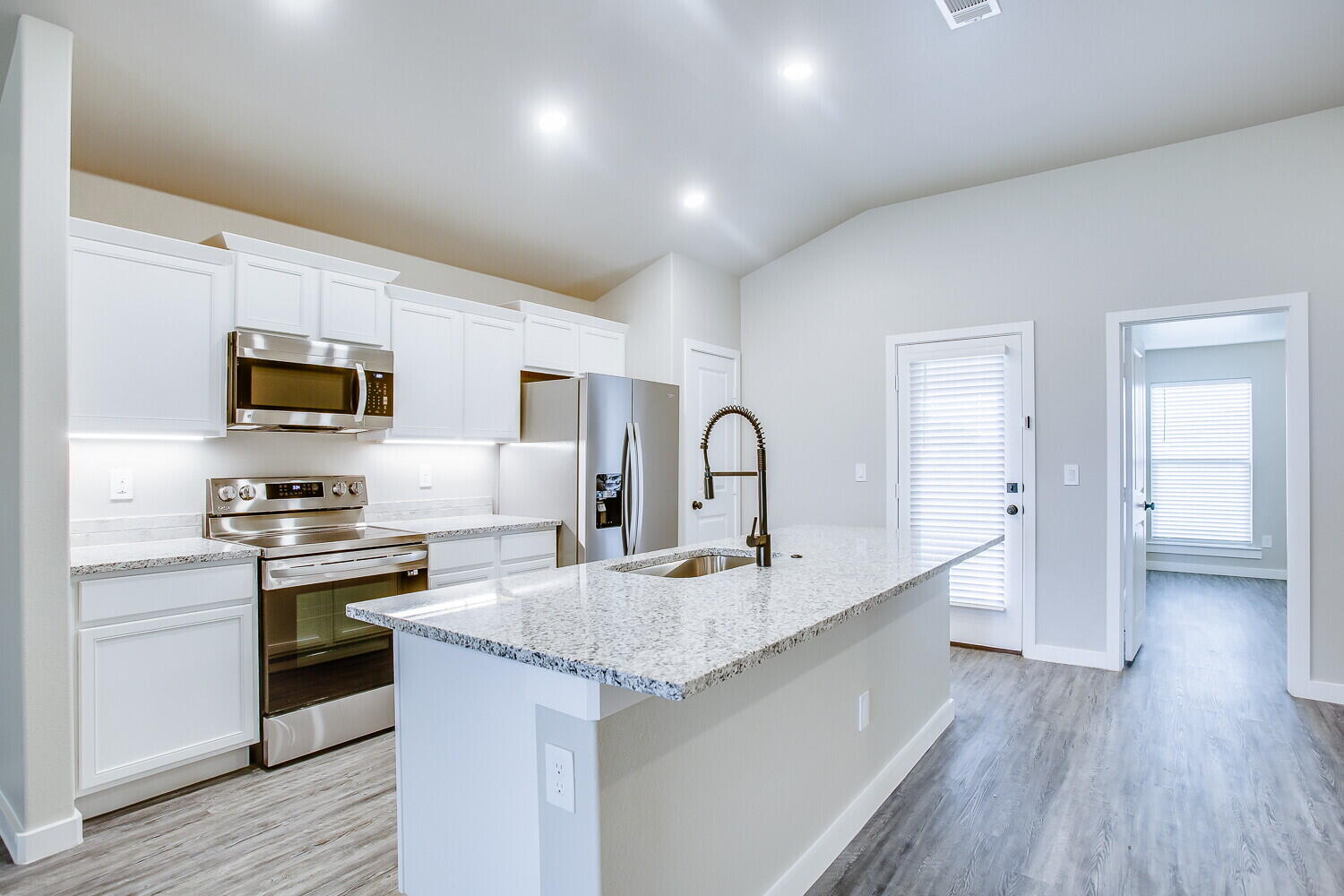 1917 133rd Street Lubbock, TX 79423 - Photo 4 of 18 l-233