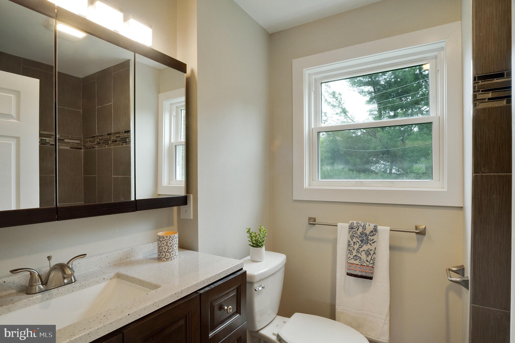 1055 Victoria Road Warminster, PA 18974 - Photo 19 of 23 Main Bathroom