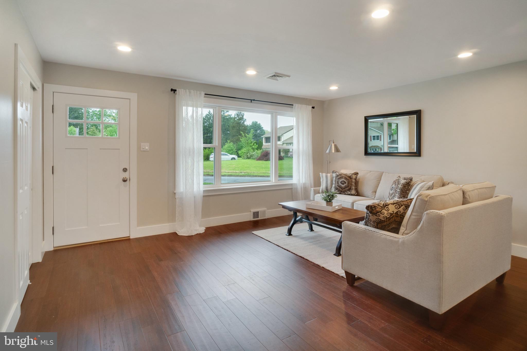1055 Victoria Road Warminster, PA 18974 - Photo 5 of 23 Living Room
