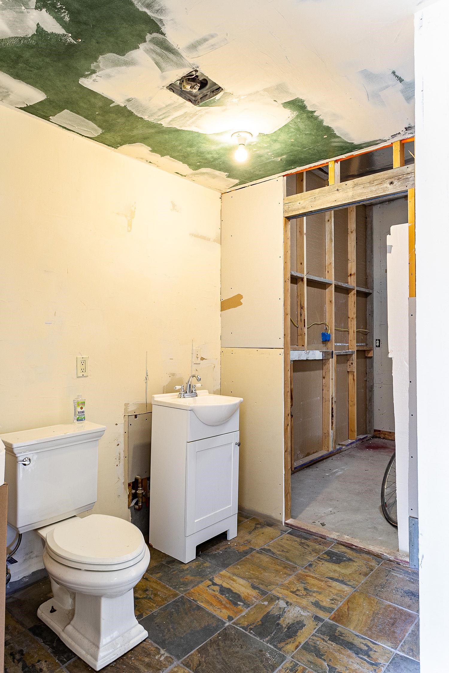 3612 G Road Palisade, CO 81526 - Photo 31 of 38 a bathroom with a toilet sink and a shower