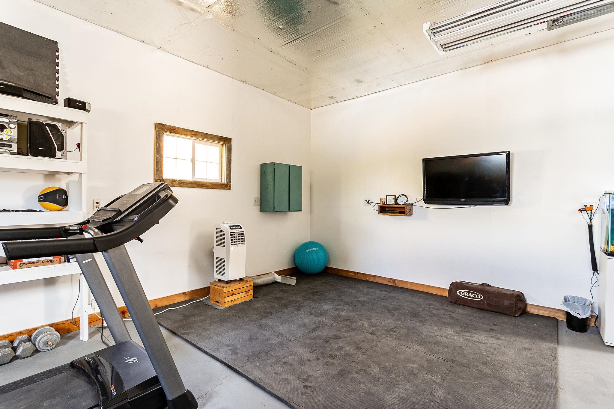 3612 G Road Palisade, CO 81526 - Photo 33 of 38 a room with gym equipment and a flat screen tv