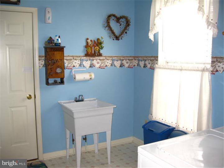 274 West Branch Road Oxford, PA 19363 - Photo 12 of 25 Laundry Room