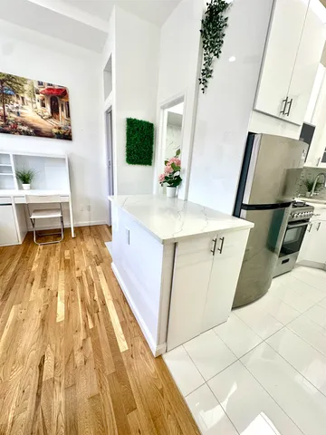 a en suite bathroom with a sink and mirror