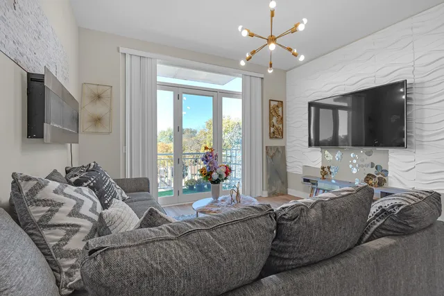 $350,000 | 3630 North Harlem Avenue, Unit 411, Chicago, IL 60634