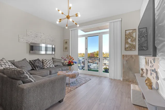 $350,000 | 3630 North Harlem Avenue, Unit 411, Chicago, IL 60634