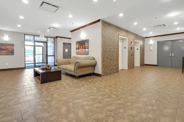 $350,000 | 3630 North Harlem Avenue, Unit 411, Chicago, IL 60634