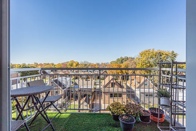 $350,000 | 3630 North Harlem Avenue, Unit 411, Chicago, IL 60634