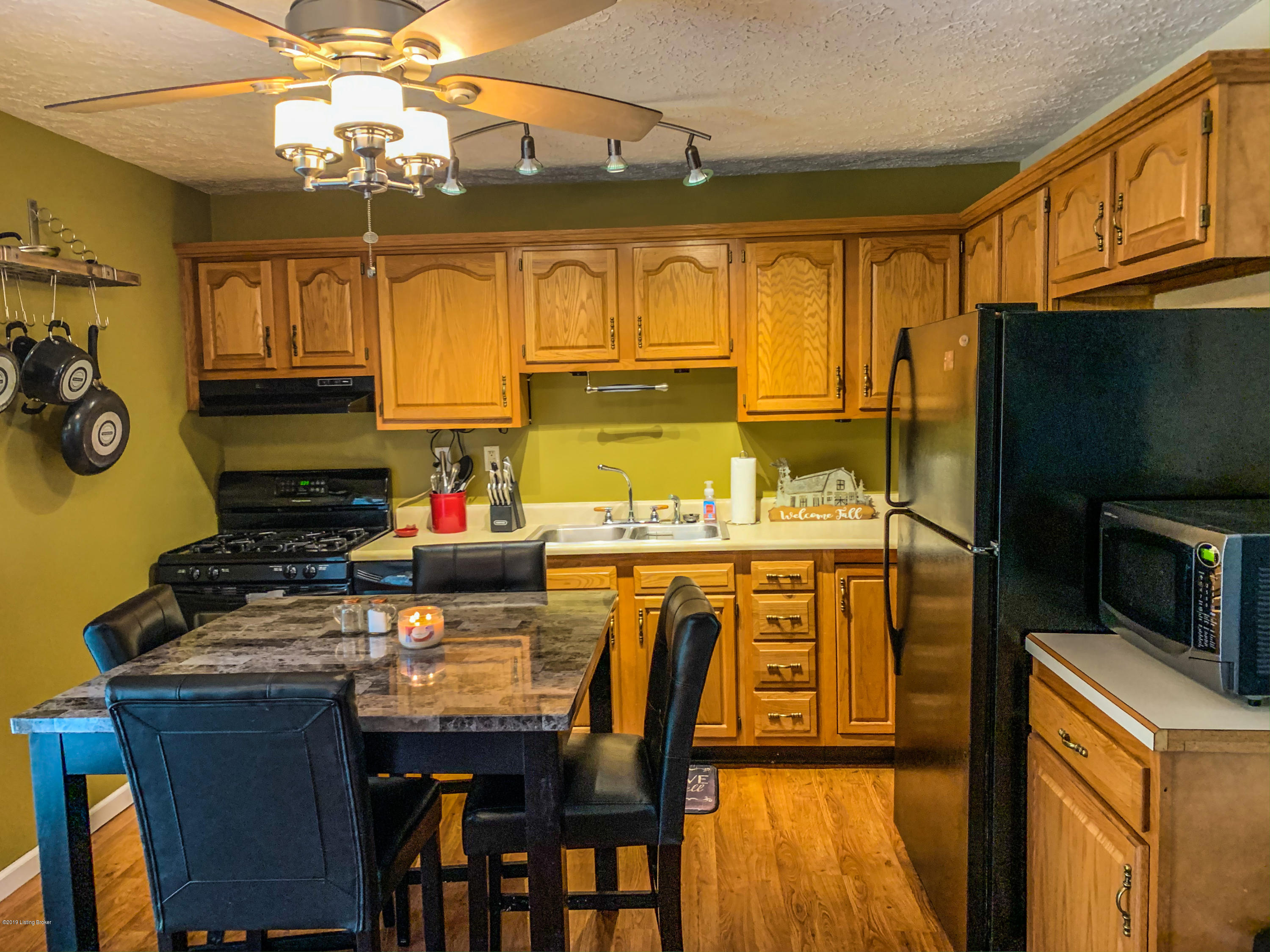 3100 Talisman Road Louisville, KY 40220 - Photo 3 of 19 3100 Talisman Road Louisville Kykitchen_
