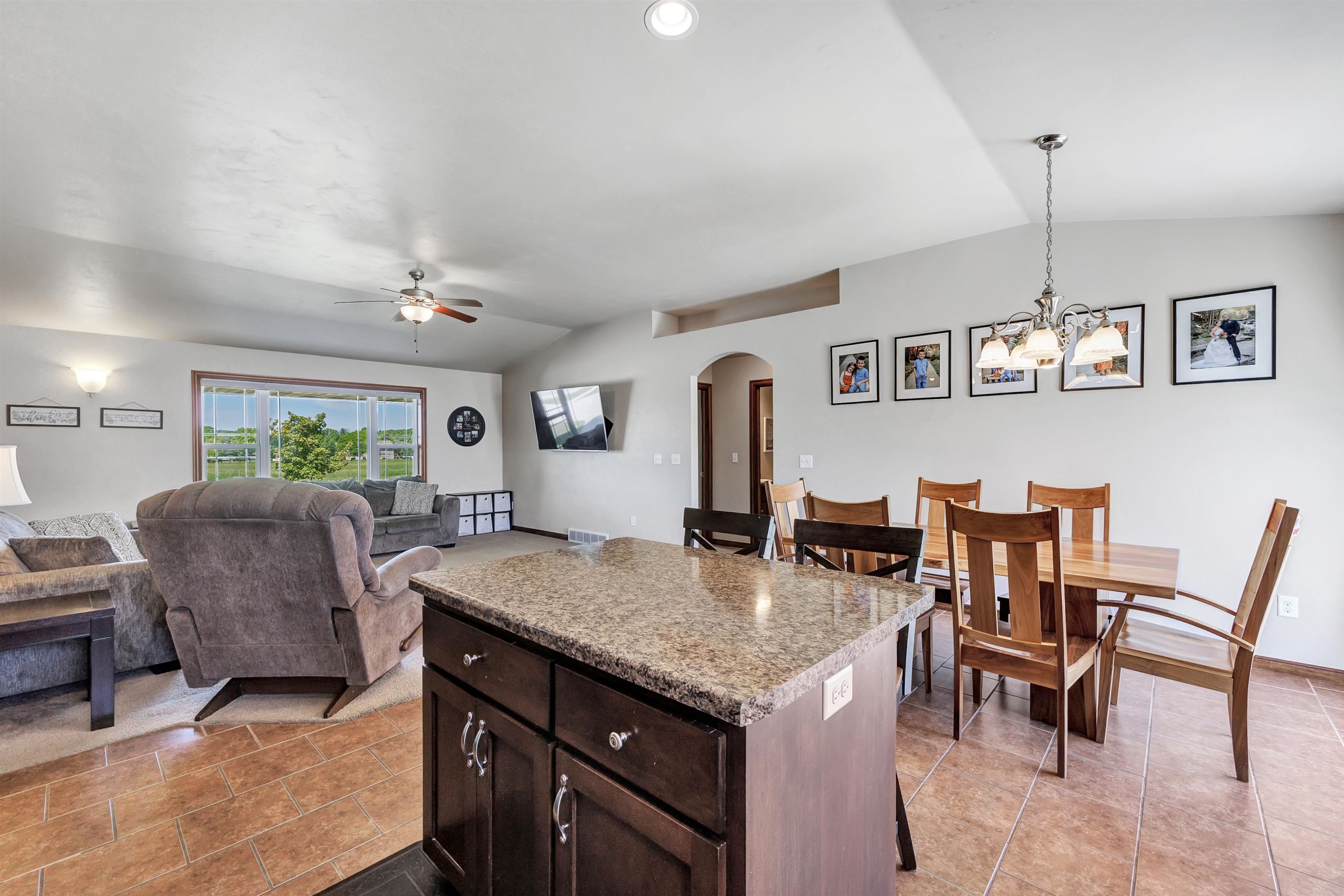1659 Ontario Road Green Bay, WI 54311 - Photo 9 of 37