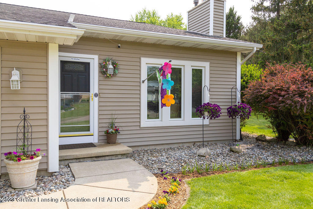 520 Sherman Road Lansing, MI 48917 - Photo 3 of 38 Exteriors-5