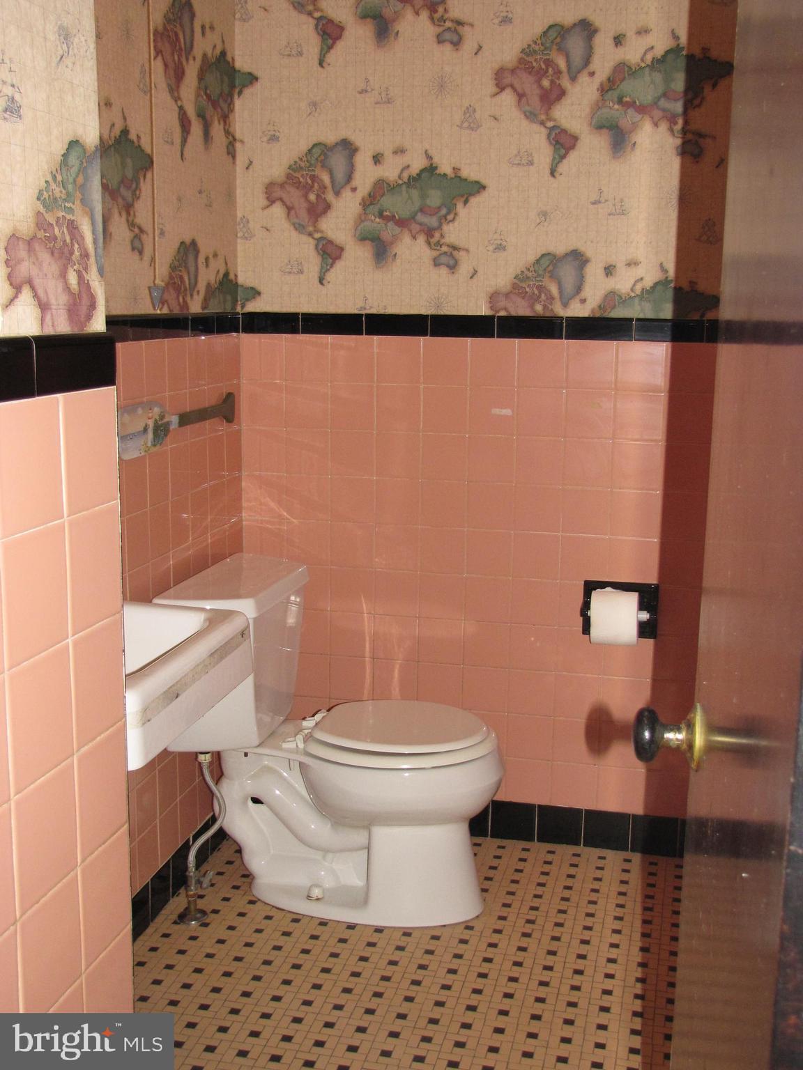 746 Arndt Avenue Riverside, NJ 08075 - Photo 13 of 29 Ceramic Tile Powder Room on main floor.