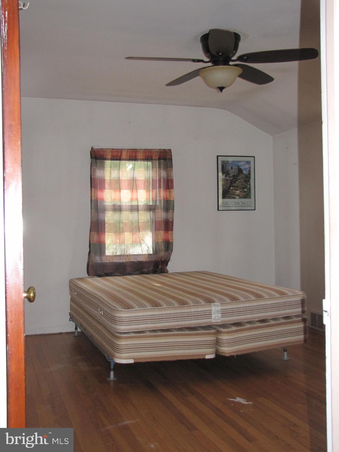 746 Arndt Avenue Riverside, NJ 08075 - Photo 22 of 29 Bedroom 2 with ceiling fan