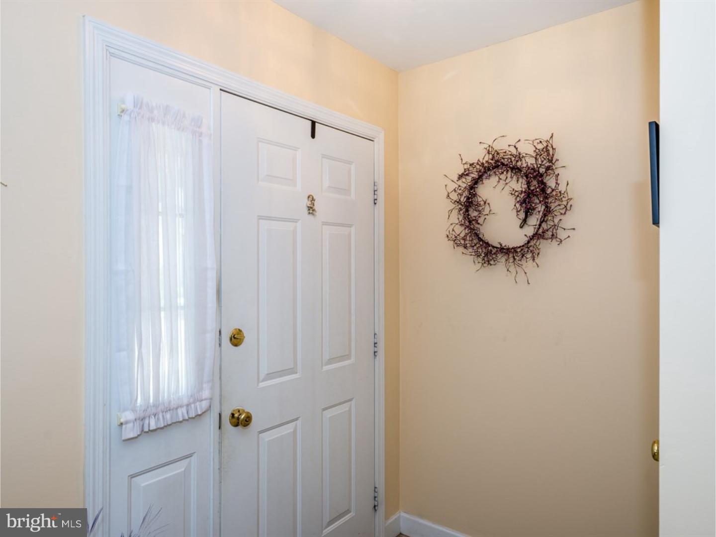 730 Maria Avenue Sinking Spring, PA 19608 - Photo 3 of 24 Foyer