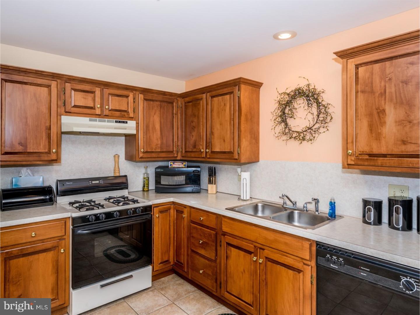 730 Maria Avenue Sinking Spring, PA 19608 - Photo 7 of 24 Kitchen
