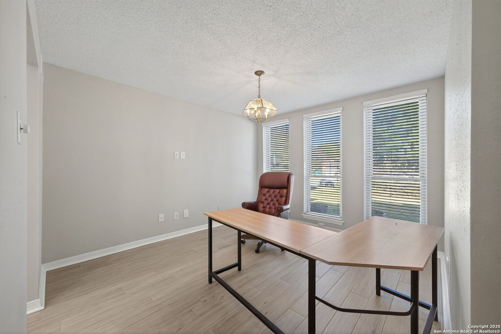7515 Forest Edge Live Oak, TX 78233 - Photo 14 of 30 a workspace with furniture and window