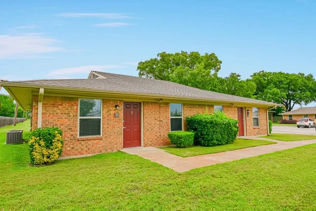 $695 | 100 Sunset Street, Malakoff, TX 75148