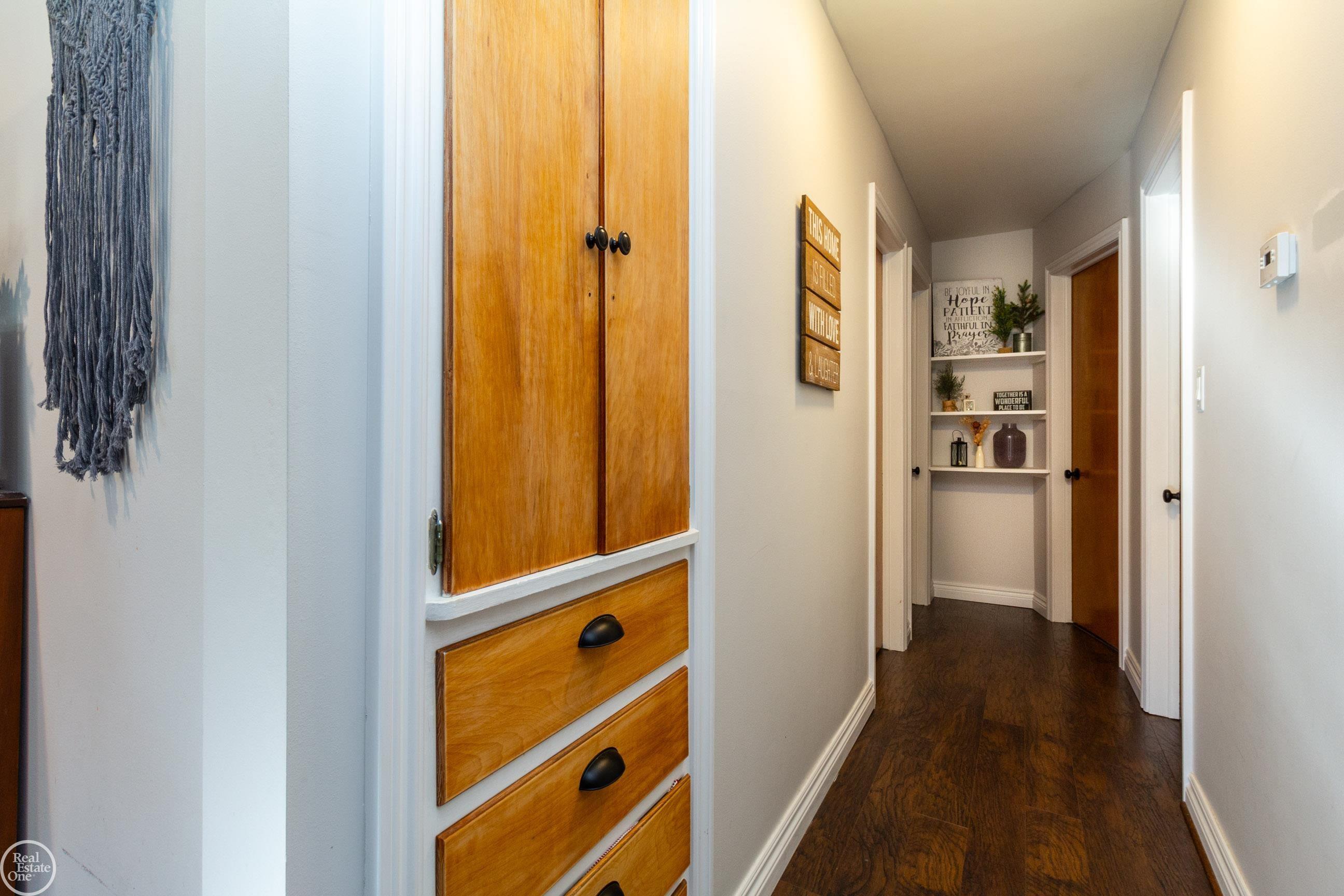 50710 Cedargrove Road Utica, MI 48317 - Photo 18 of 34 Built-ins