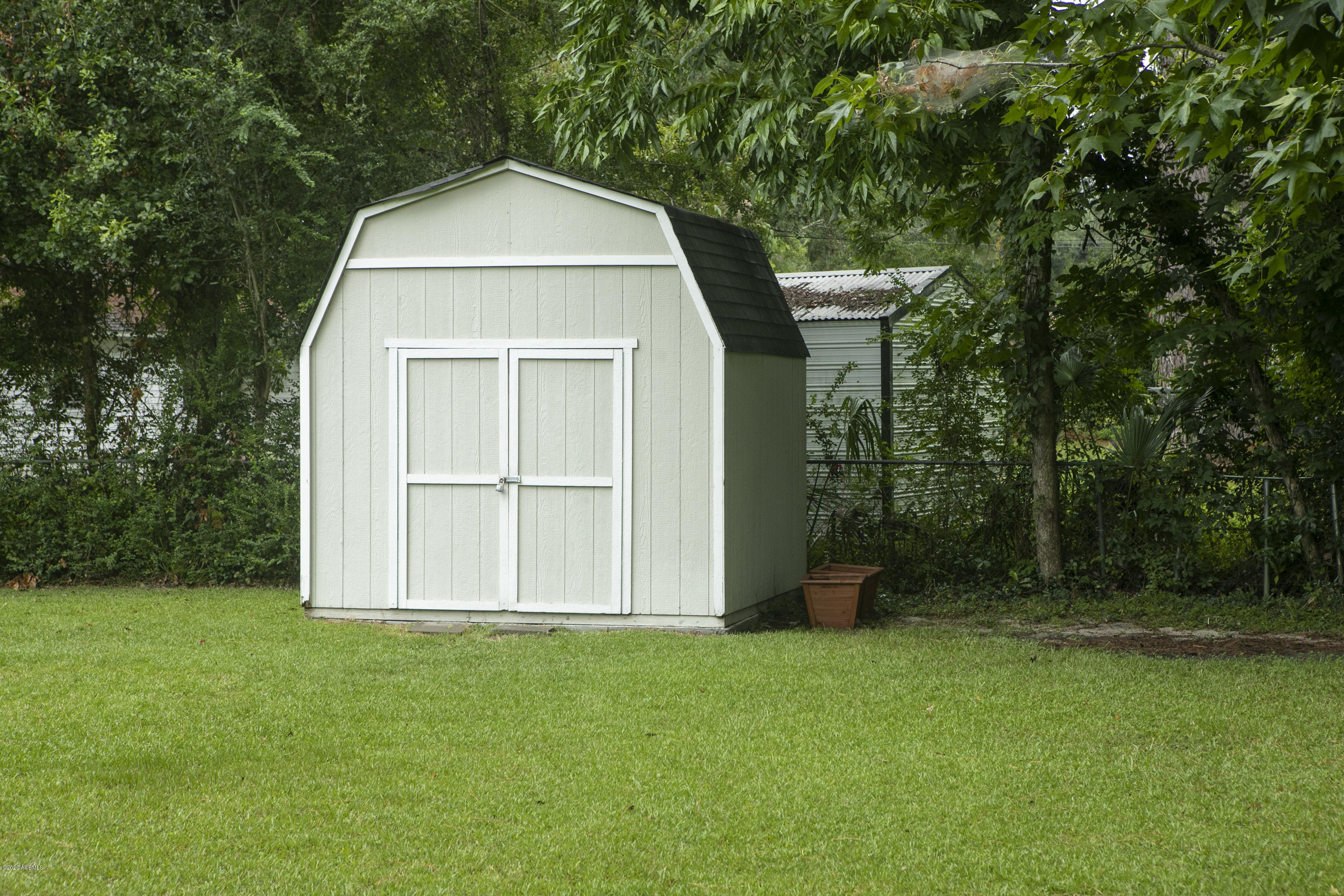 2405 State Rd S-7-386 Beaufort, SC 29902 - Photo 17 of 23 Shed