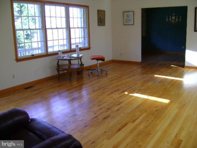 2860 Monnett Road Prince Frederick, MD 20678 - Photo 7 of 30 Living Room