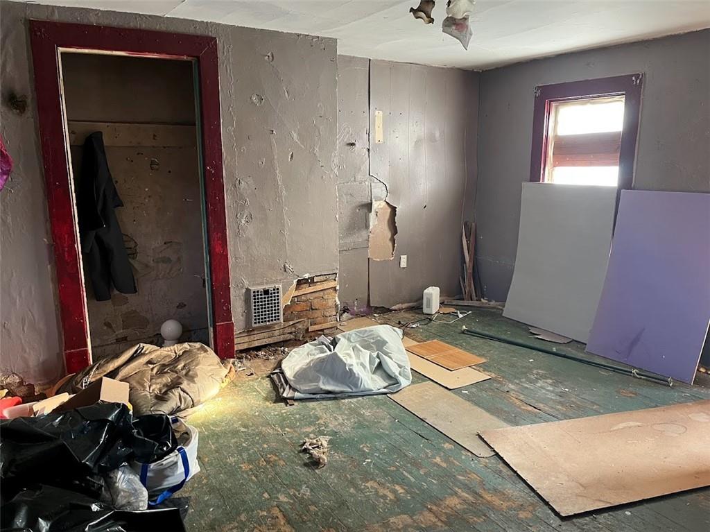 541 Harmony Avenue Rochester, PA 15074 - Photo 7 of 10 a room with gym equipment