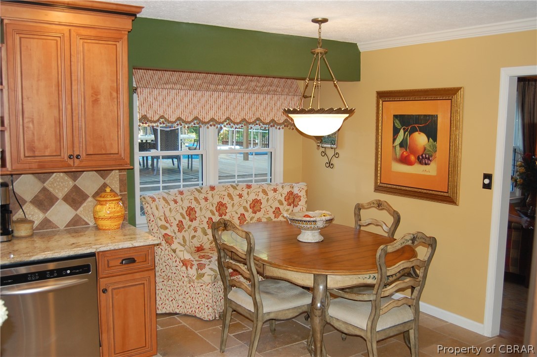 1753 Gloucester Road Gloucester Point, VA 23062 - Photo 6 of 48 Gallery Image 6