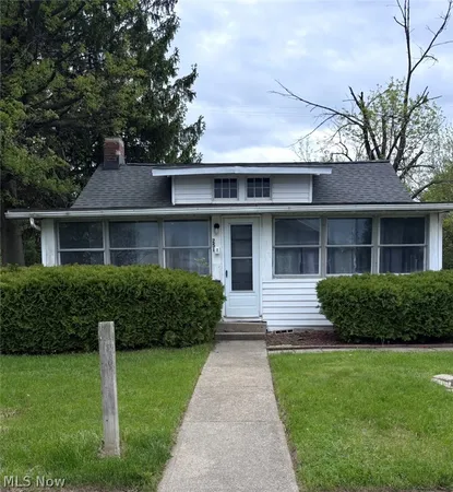$98,500 | 251 East 238th Street, Euclid, OH 44123