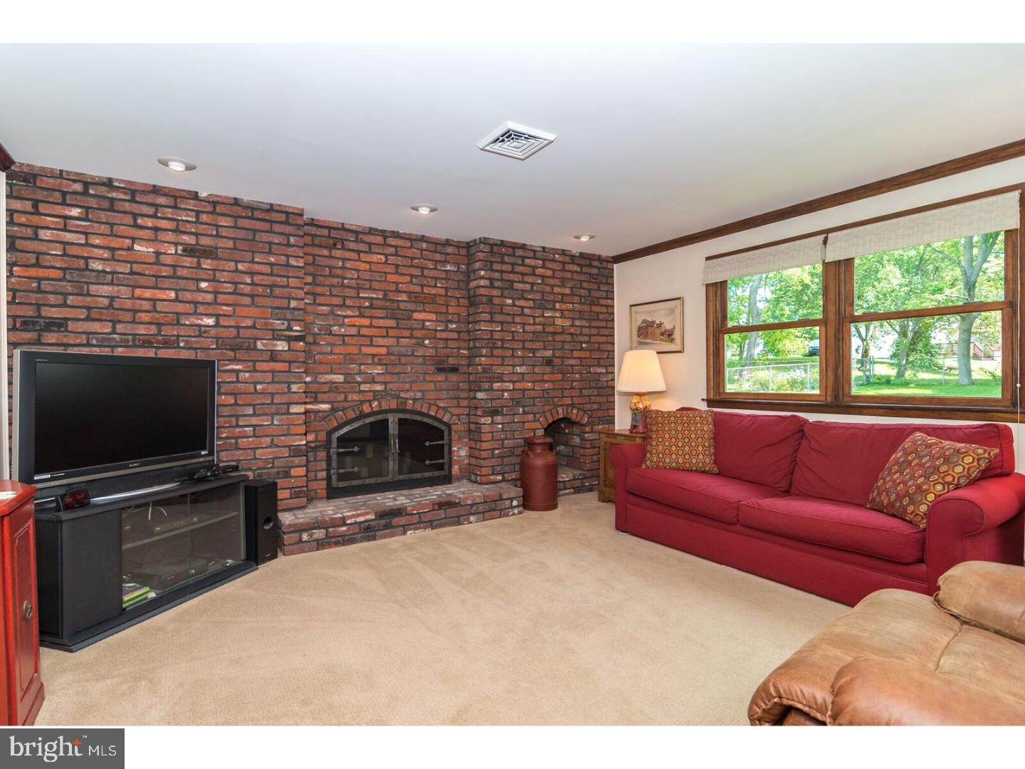 1807 Mare Road Warrington, PA 18976 - Photo 9 of 24 Gallery Image 9