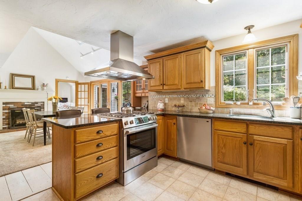 433 Moon Hill Road Northbridge, MA 01534 - Photo 9 of 40 Gallery Image 9